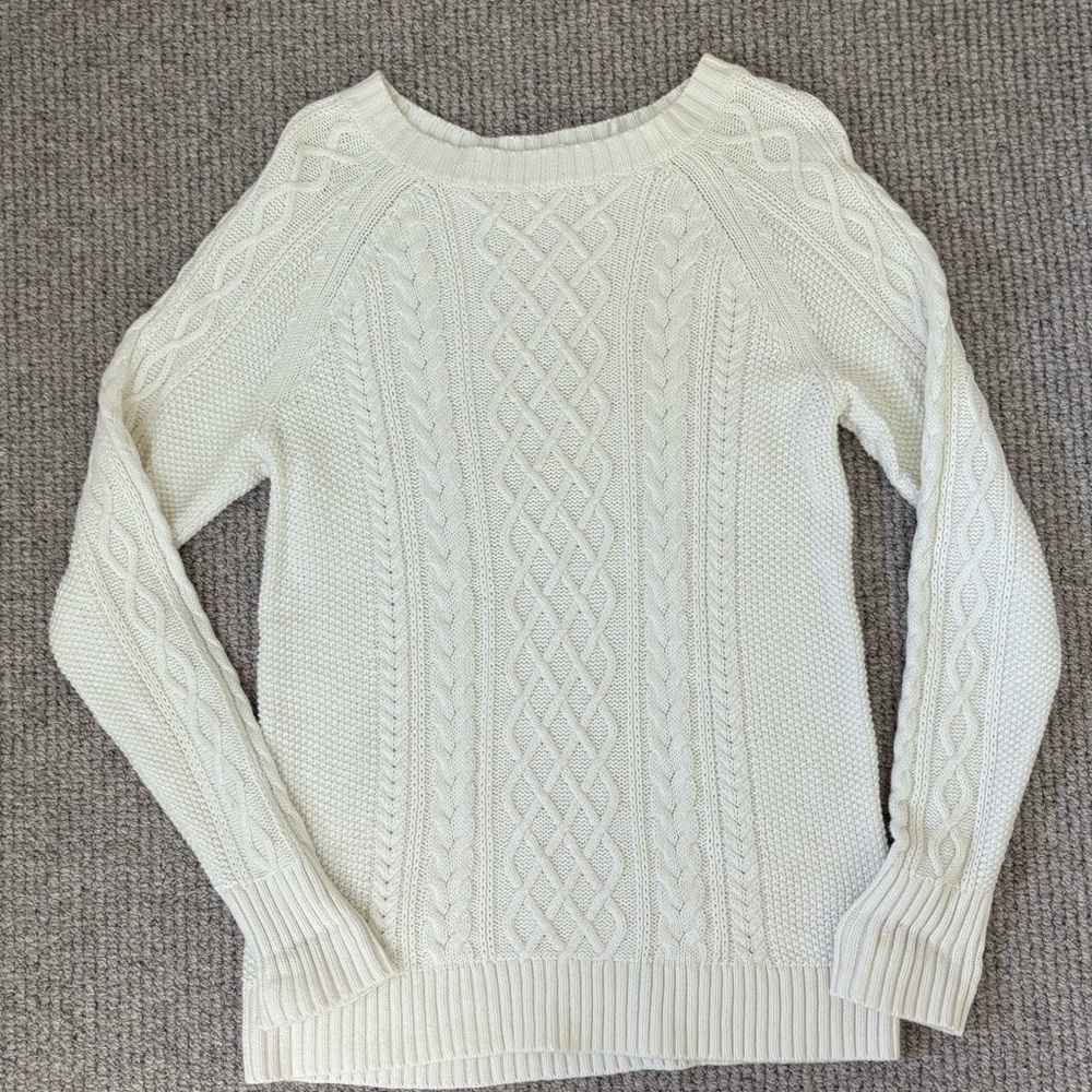 GAP Women’s Cable knit Sweater SIZE MEDIUM